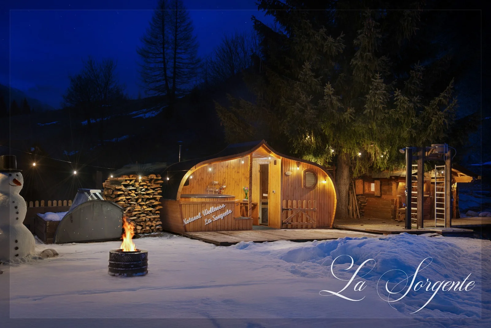 Natural Wellness: sauna e idromassaggio Area Natural Wellness de La Sorgente al crepuscolo: sauna e idromassaggio sulla neve